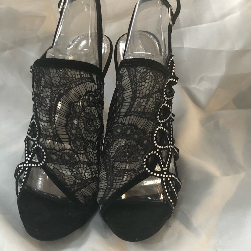 Size 10 women’s black mesh dress shoes.